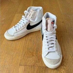 Women’s Nike Blazer mid size US7, excellent condition
